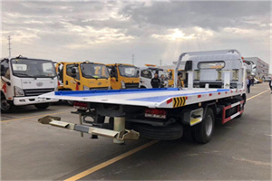 新龙汽车救援补胎