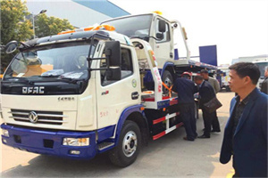 新龙汽车道路救援拖车价格